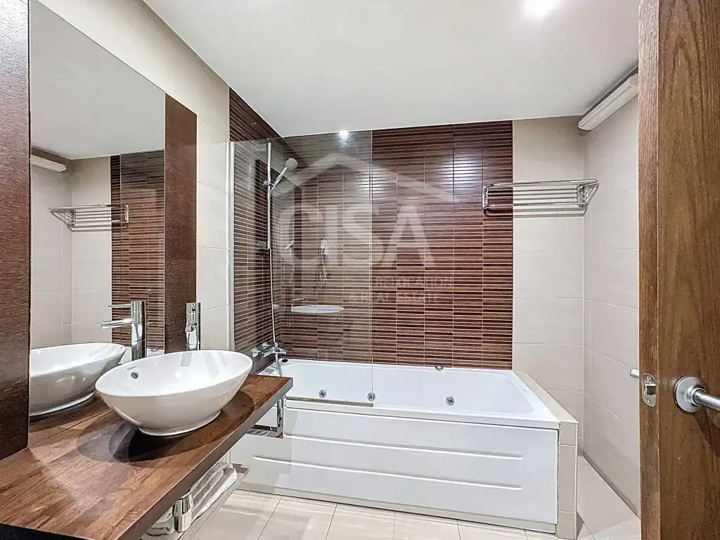 Baño de Piso de alquiler en Canillo con Calefacción, Amueblado y Horno