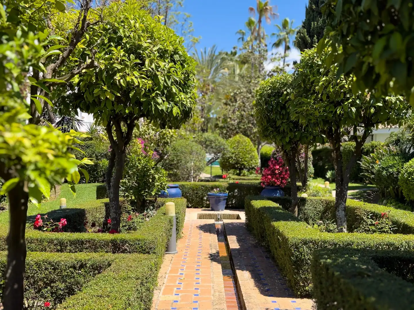 Jardín de Planta baja en venta en Marbella con Aire acondicionado, Terraza y Piscina