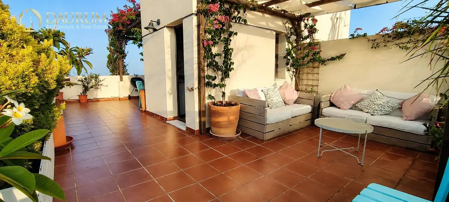 Casa pareada con piscina en venta en AVENIDA AMATISTA, imagen 3