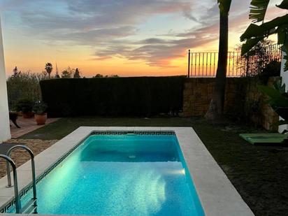 Swimming pool of House or chalet for sale in Istán  with Air Conditioner, Terrace and Swimming Pool