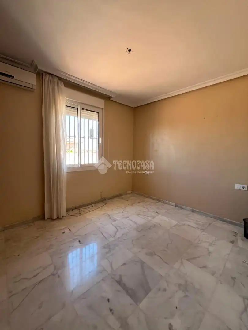 Habitación de Casa o chalet en venta en Alcalá de Guadaira con Aire acondicionado, Terraza y Amueblado