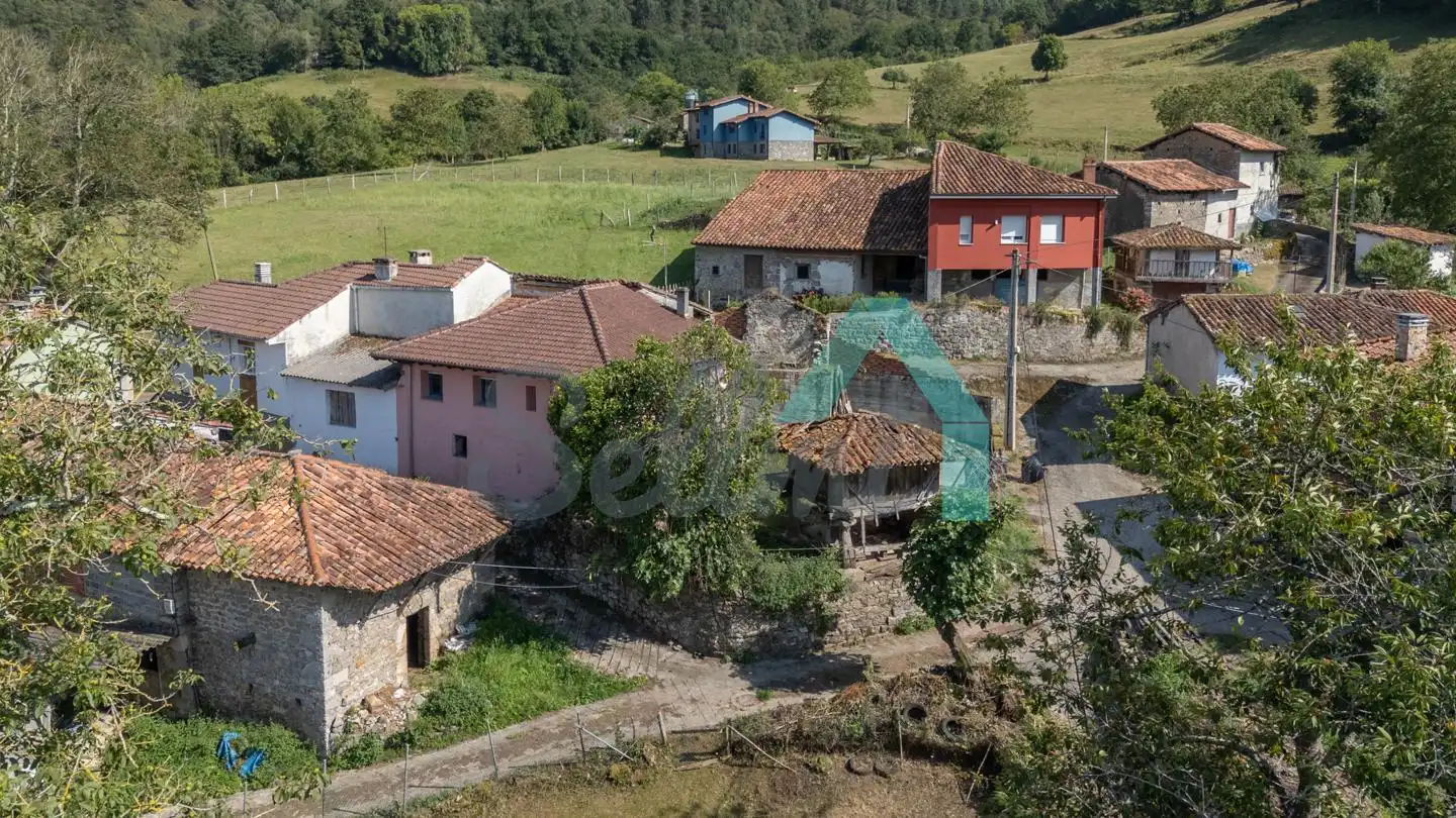 Houses for sale in Parres  with Heating, Private garden and Storage room