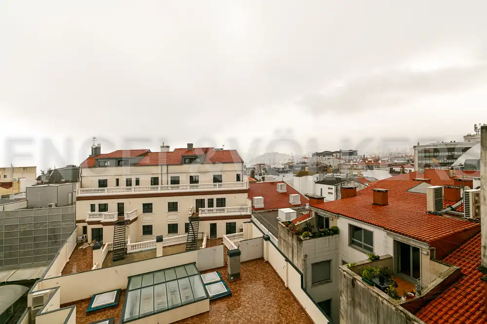 Terrassa de Pis de lloguer en Vigo  amb Calefacció, Parquet i Moblat