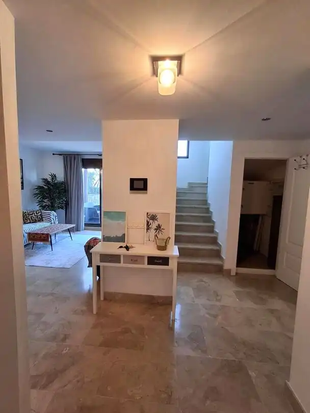 Casa adosada de lloguer en La Alcaidesa amb Aire condicionat, Calefacció i Jardí privat