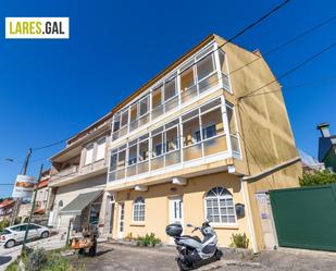 Vista exterior de Edifici en venda en Cangas 