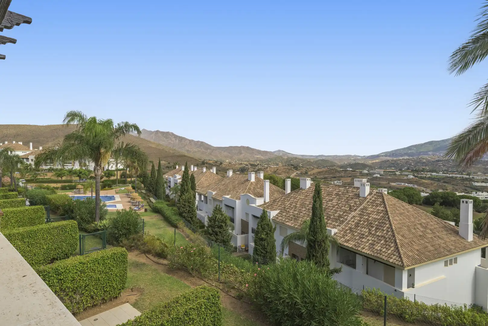 Außenansicht von Einfamilien-Reihenhaus zum Verkauf in Mijas mit Klimaanlage, Privatgarten und Terrasse