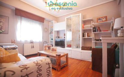 Living room of Flat for sale in Basauri   with Heating and Furnished