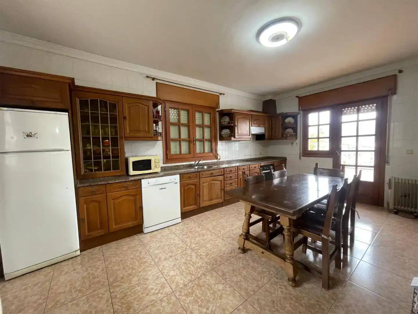 Cuina de Casa o xalet en venda en Petín amb Jardí privat, Parquet i Traster