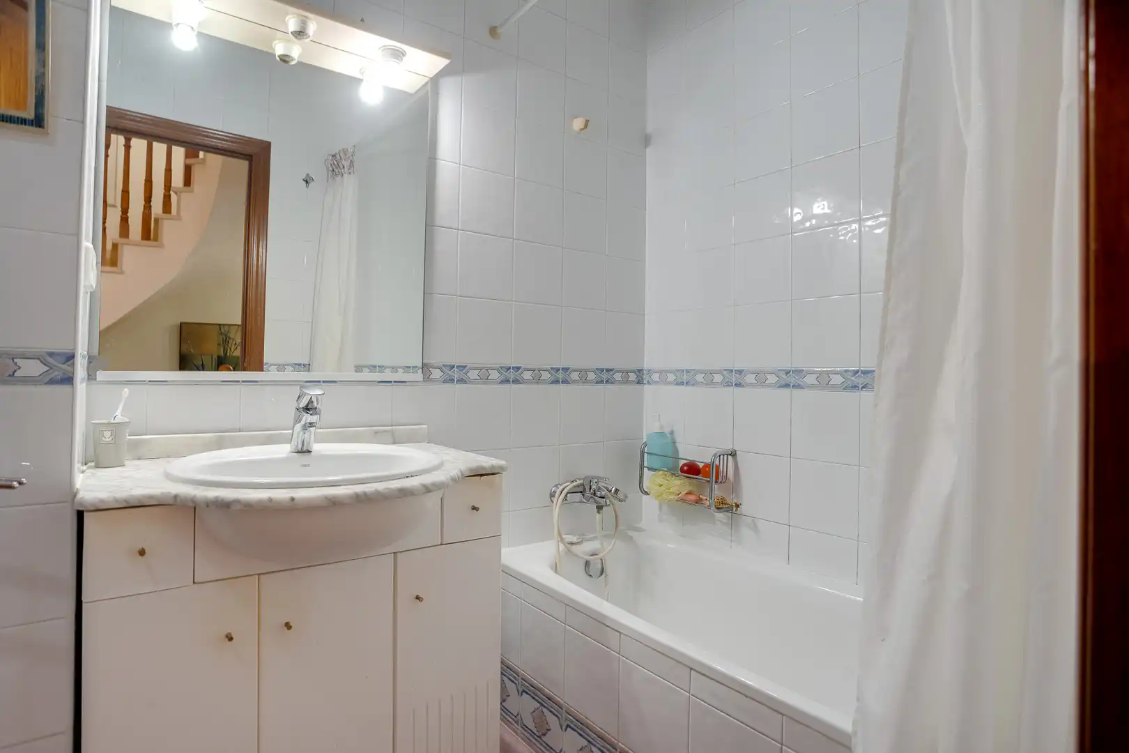 Badezimmer von Einfamilien-Reihenhaus zum Verkauf in Premià de Dalt mit Klimaanlage, Heizung und Privatgarten
