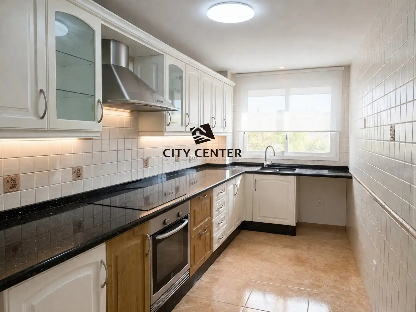 Cocina de Piso en venta en Arona con Terraza, Trastero y Piscina comunitaria
