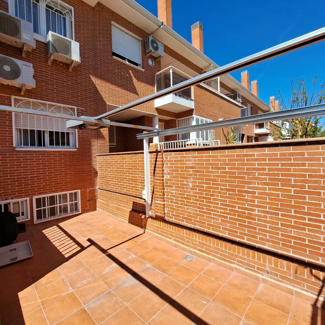 Terrassa de Casa adosada en venda en Valdemoro amb Calefacció i Jardí privat