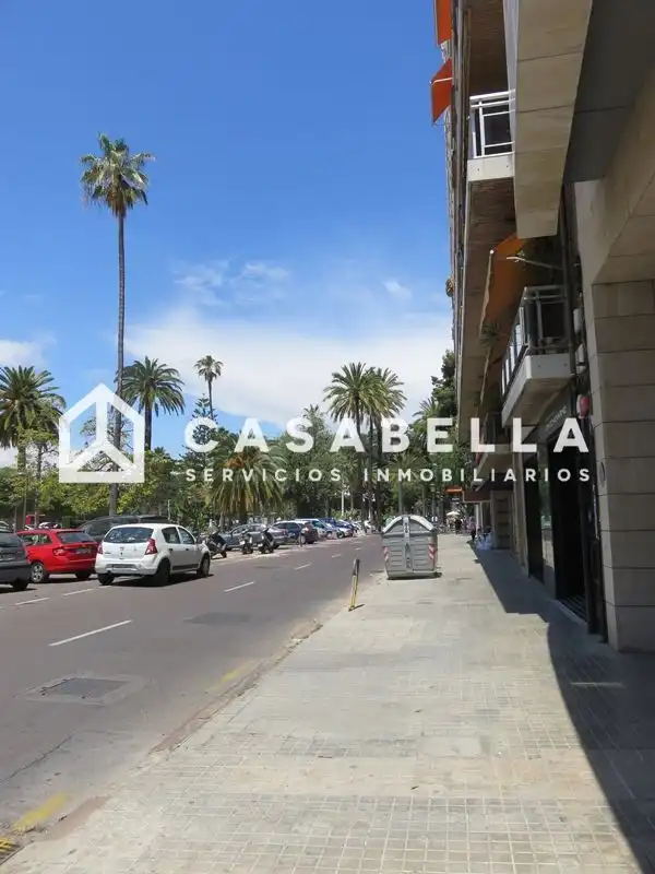 Vista exterior de Local de lloguer en Valencia
