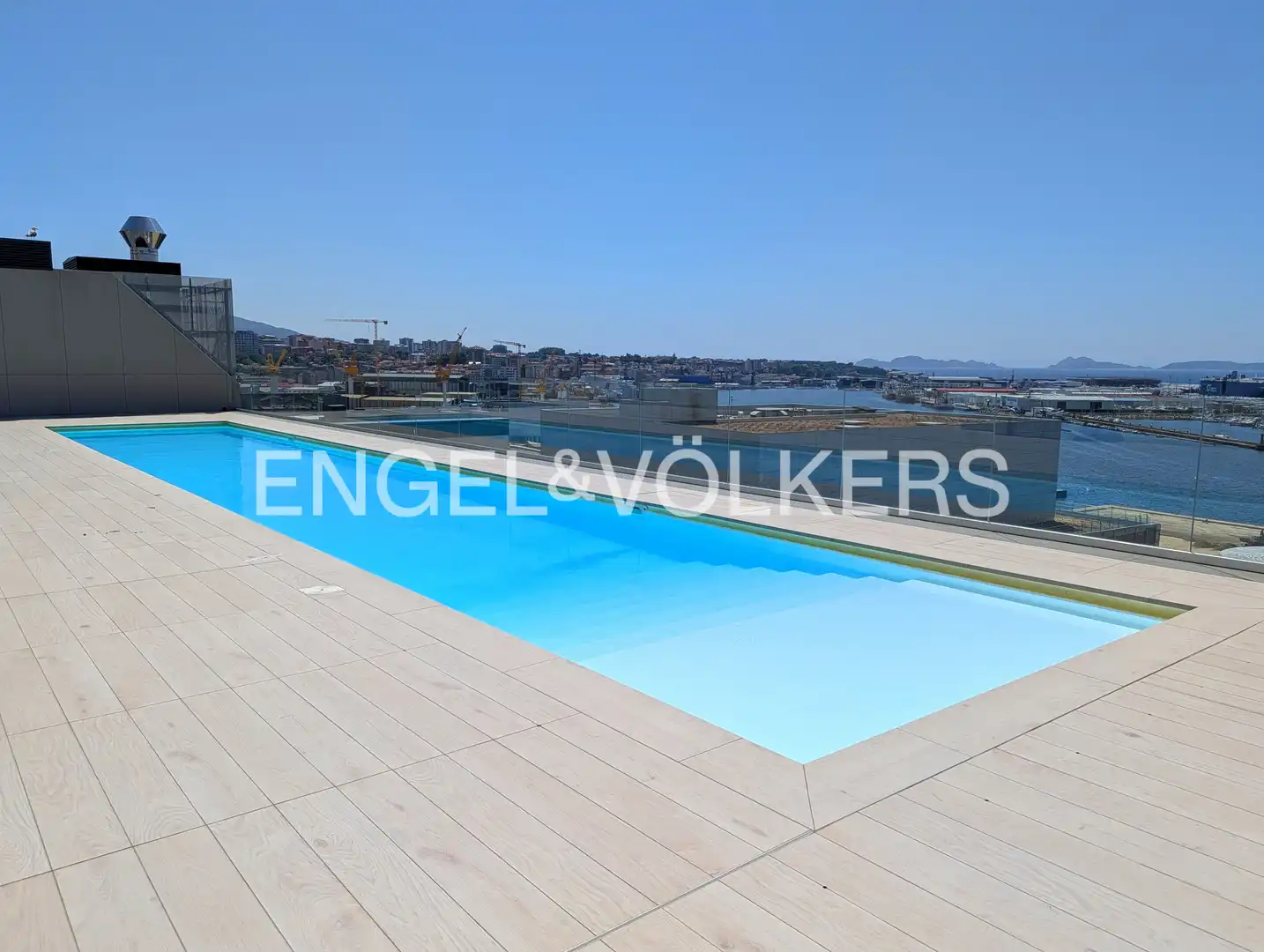Swimming pool of Flat for rent in Vigo   with Heating and Balcony