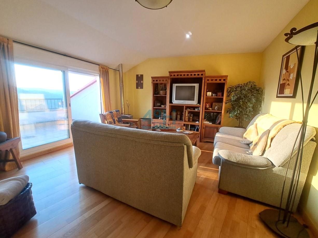 Living room of Flat for sale in San Cibrao das Viñas  with Heating, Terrace and Furnished