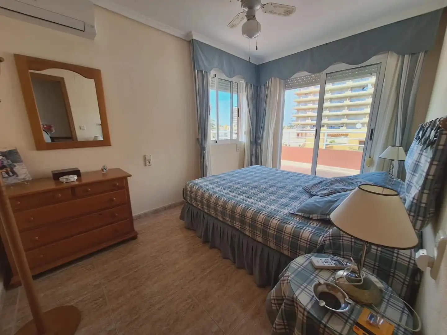 Habitación de Casa adosada en venta en Tavernes de la Valldigna con Aire acondicionado, Terraza y Balcón