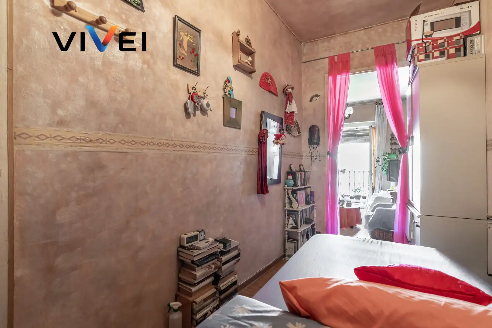 Habitación de Piso en venta en Madrid con Balcón