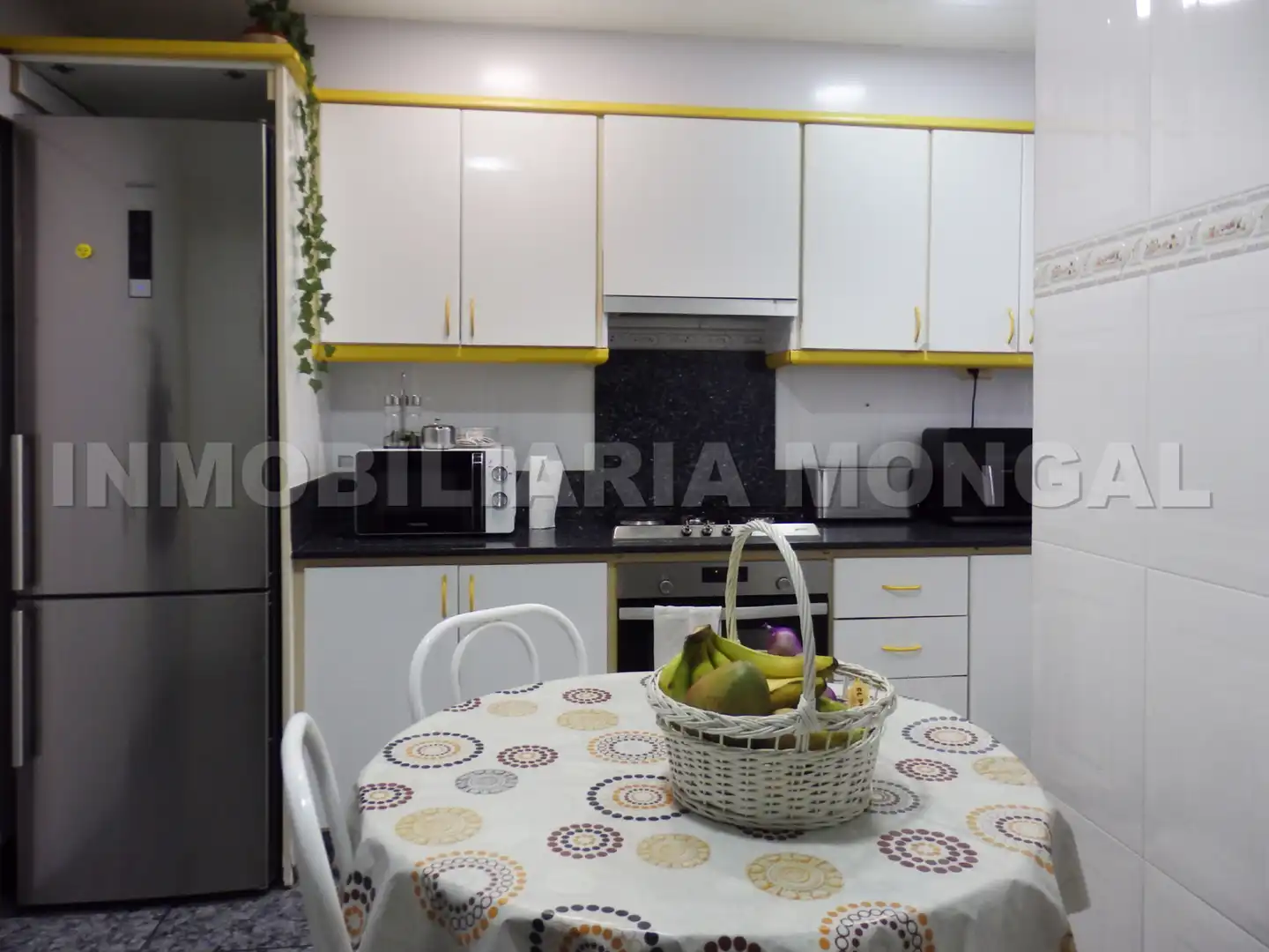 Cuina de Àtic en venda en L'Hospitalet de Llobregat amb Aire condicionat, Terrassa i Forn