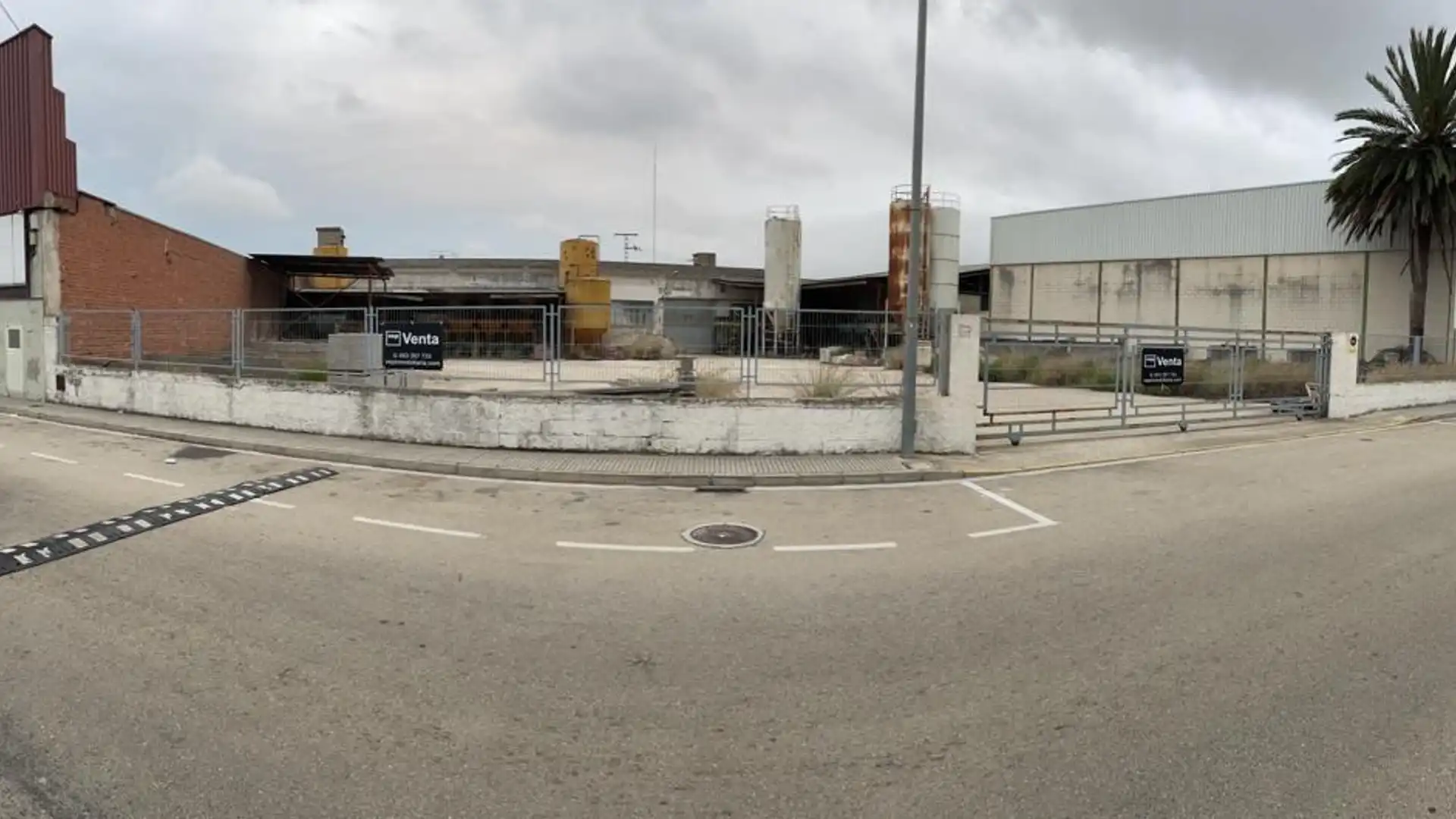 Vista exterior de Nave industrial en venta en El Real de Gandia