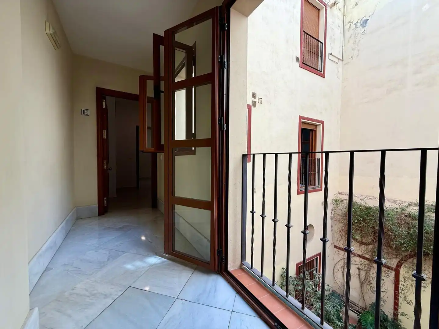 Balcony of Flat for rent in Sevilla  with Air Conditioner, Heating and Furnished
