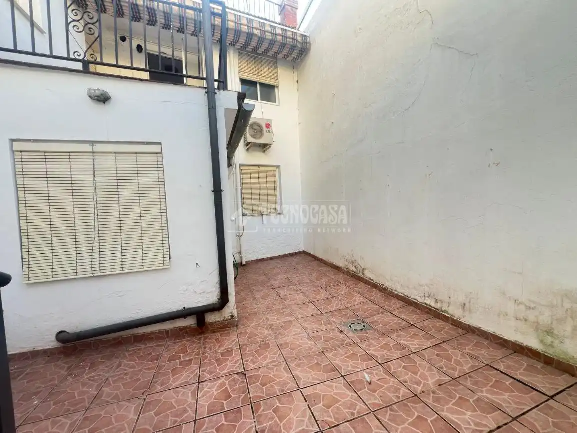 Vista exterior de Casa o xalet en venda en Puente Genil amb Aire condicionat, Calefacció i Balcó