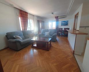 Living room of Attic to rent in Talavera de la Reina  with Air Conditioner, Heating and Parquet flooring