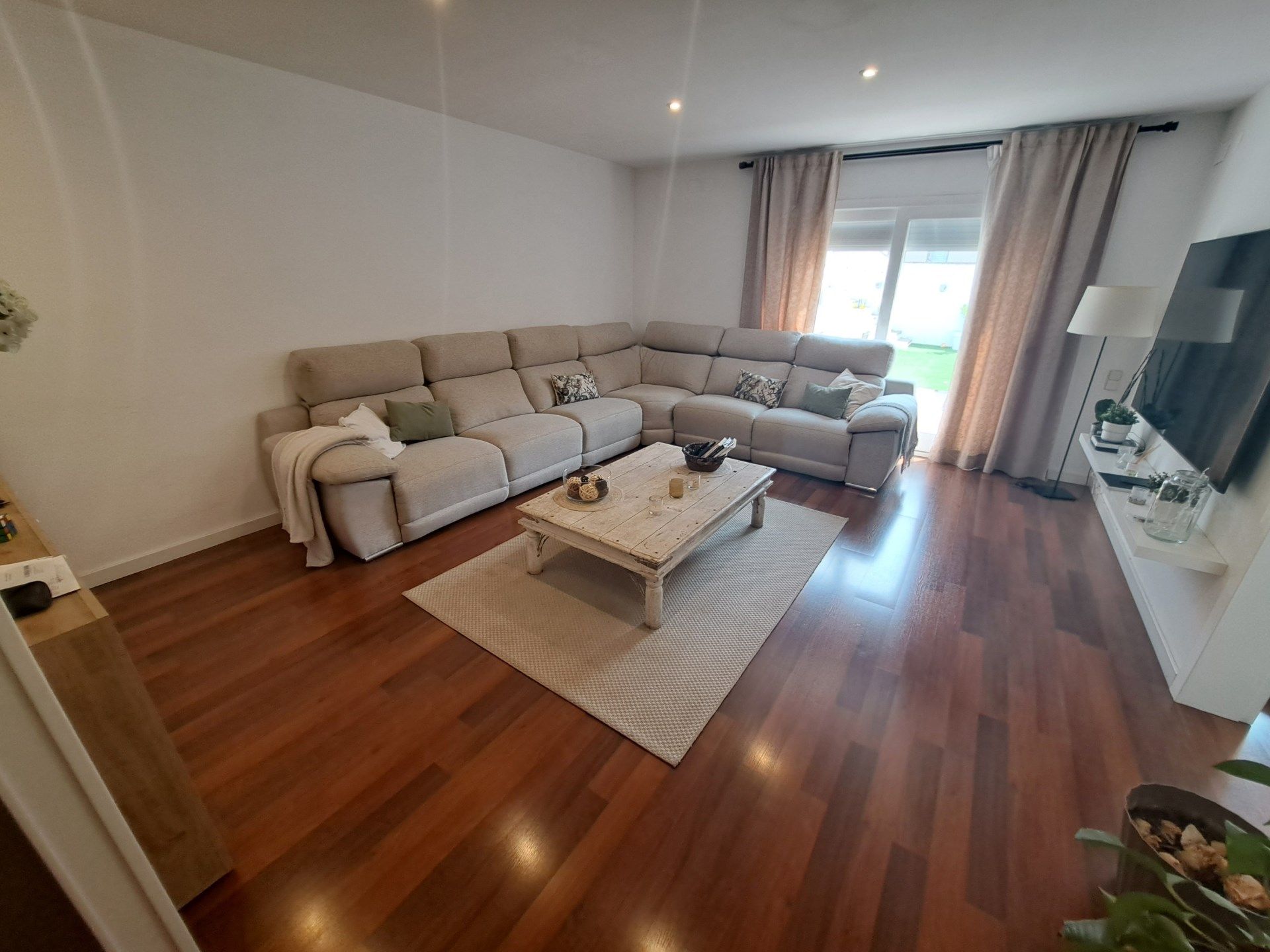 Sala d'estar de Finca rústica en venda en Rubí amb Calefacció, Terrassa i Traster