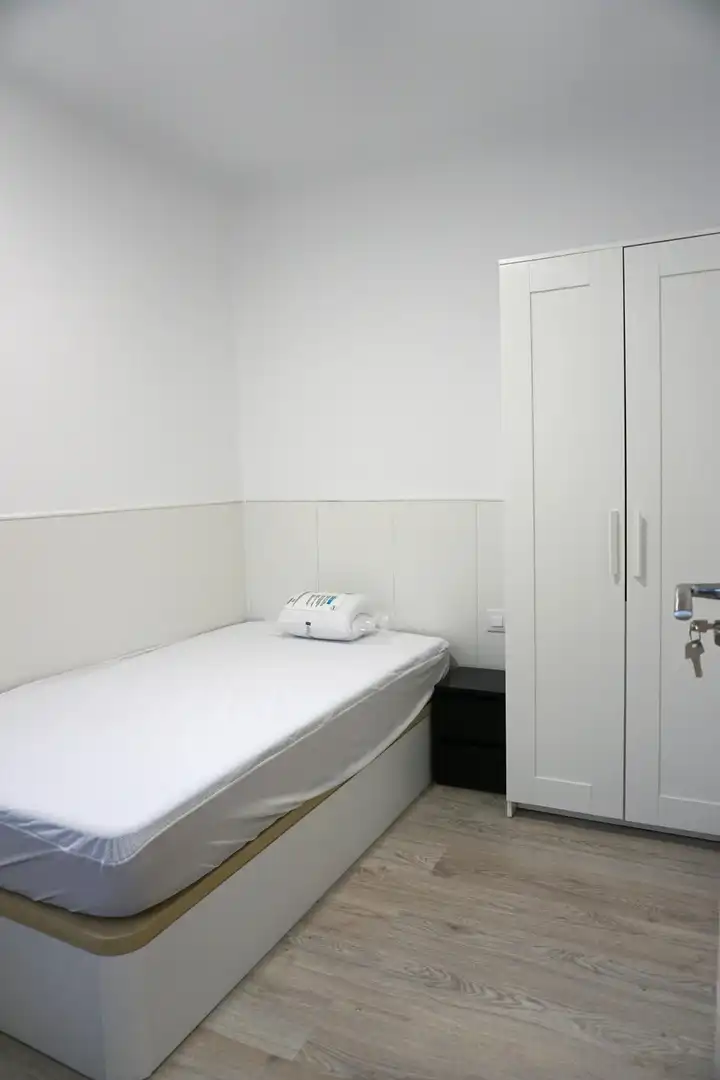Room in Calle CAPITAN MENDEZ VIGO, 50, Santo Tomás