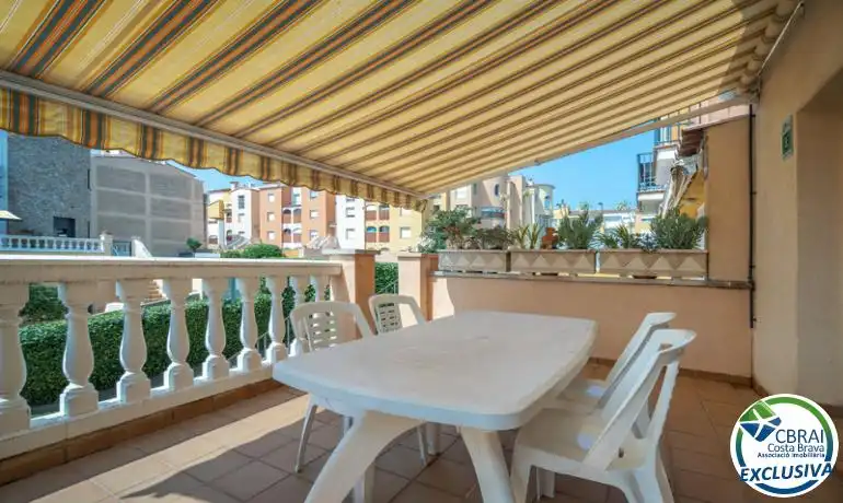 Casa aparellada amb piscina en venda a Muga - Gran Reserva - Badia, imagen 10