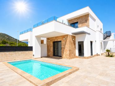 House with pool for sale in Milan