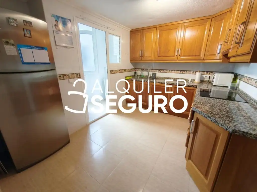 Cocina de Piso de alquiler en San Vicente del Raspeig / Sant Vicent del Raspeig con Aire acondicionado, Terraza y Piscina