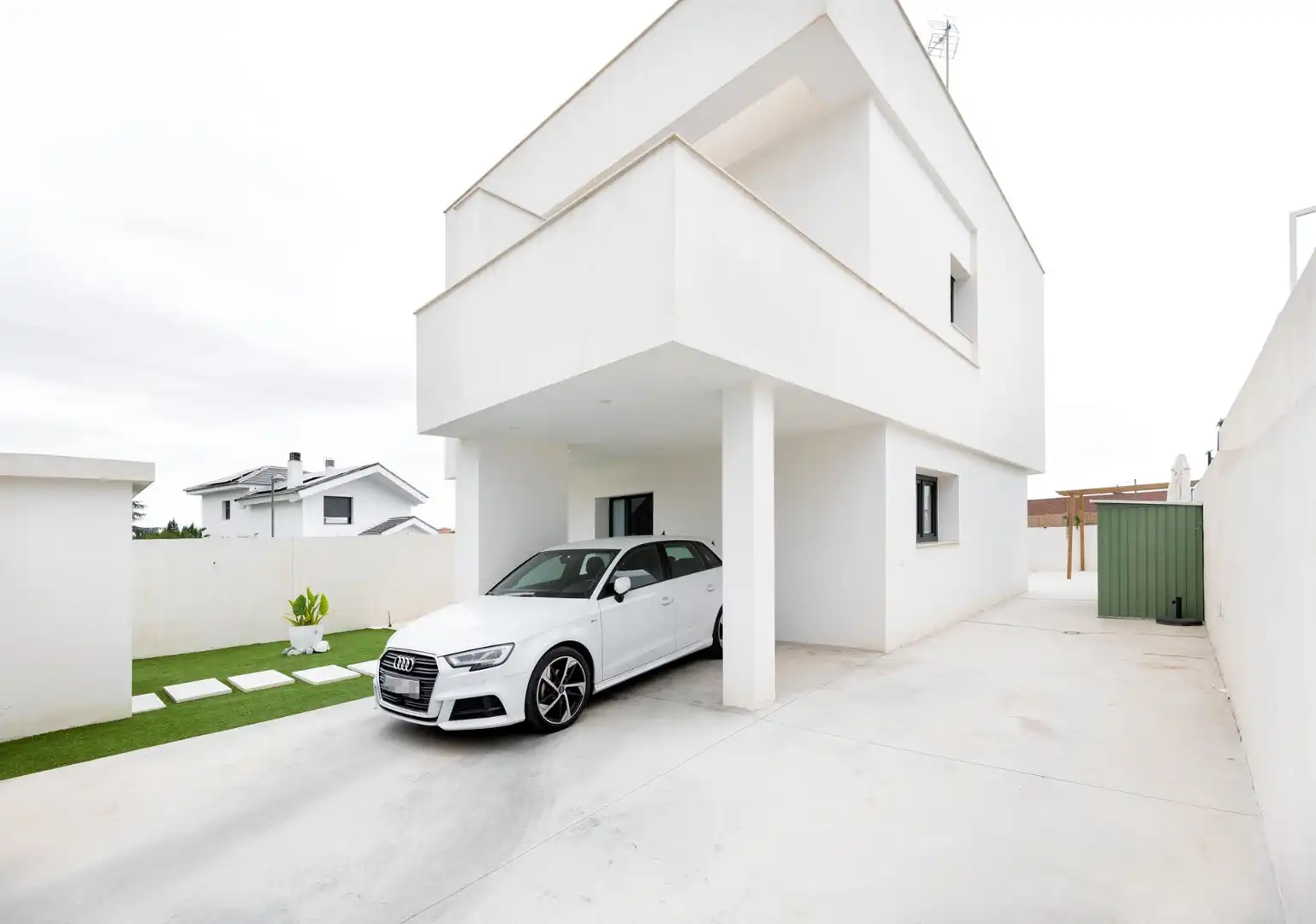 Vista exterior de Casa o xalet en venda en La Zubia amb Terrassa i Piscina