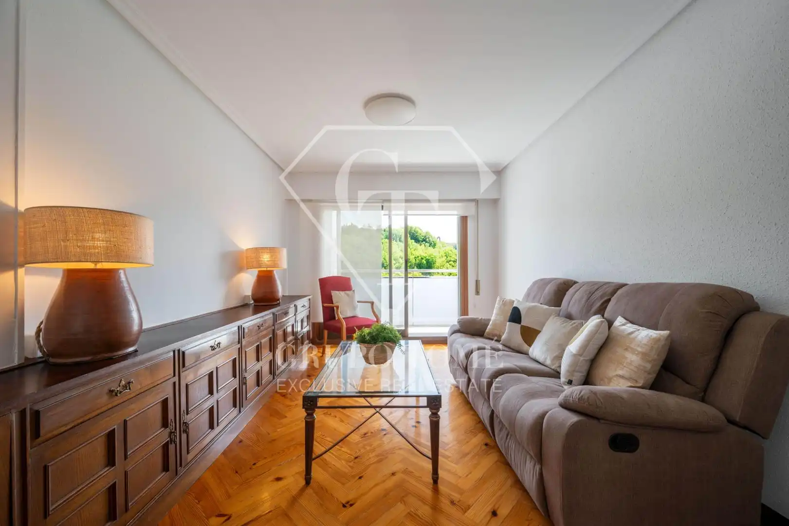 Sala d'estar de Pis en venda en Donostia - San Sebastián  amb Calefacció, Terrassa i Balcó