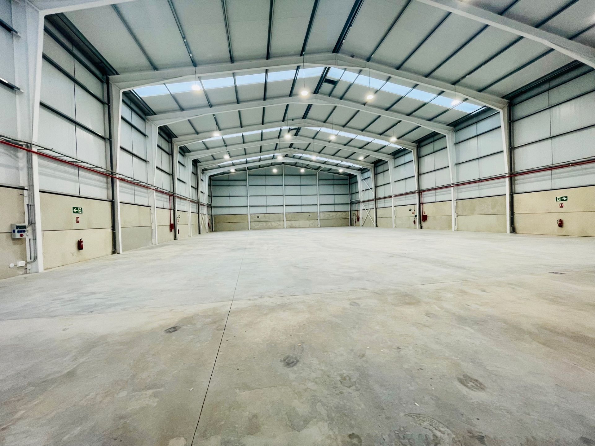 Vista exterior de Nau industrial de lloguer en Marratxí amb Calefacció i Alarma