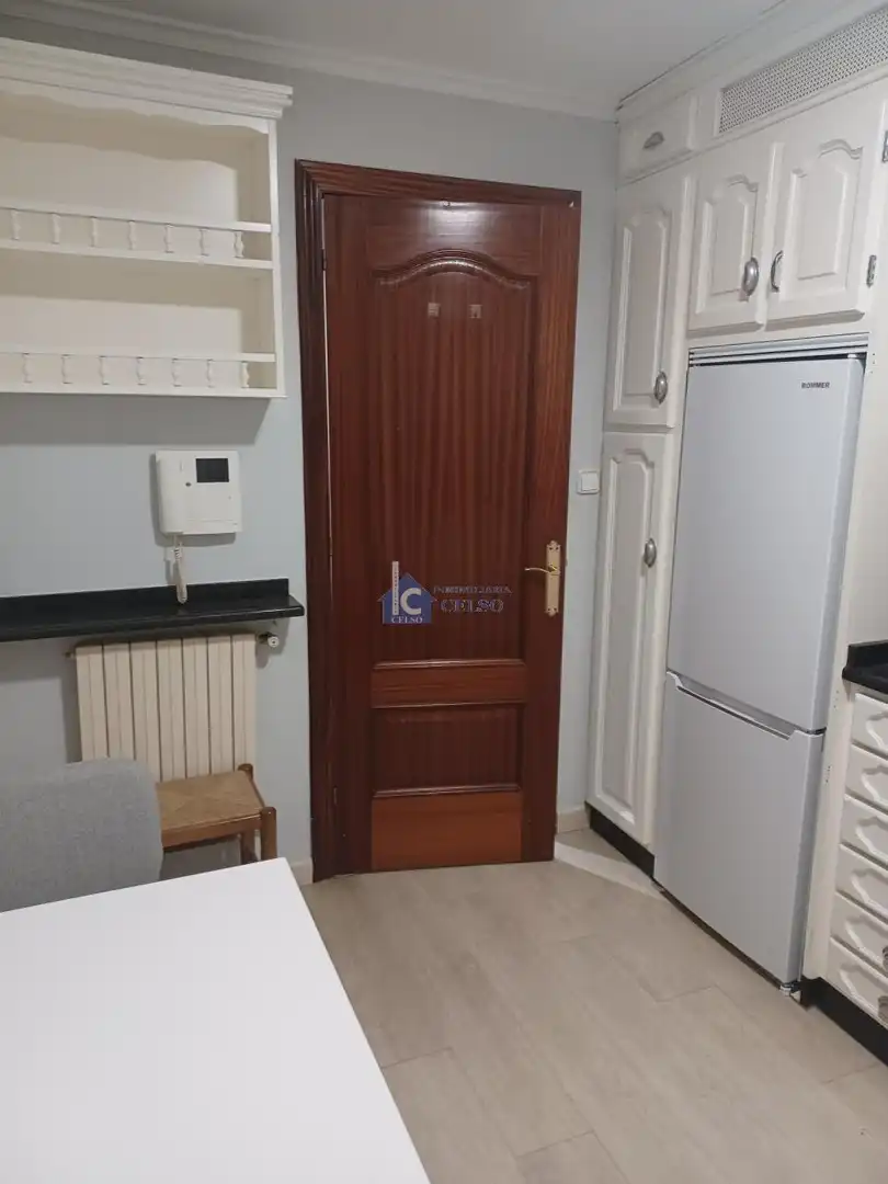 Cocina de Piso de alquiler en Ourense Capital  con Calefacción, Parquet y Trastero