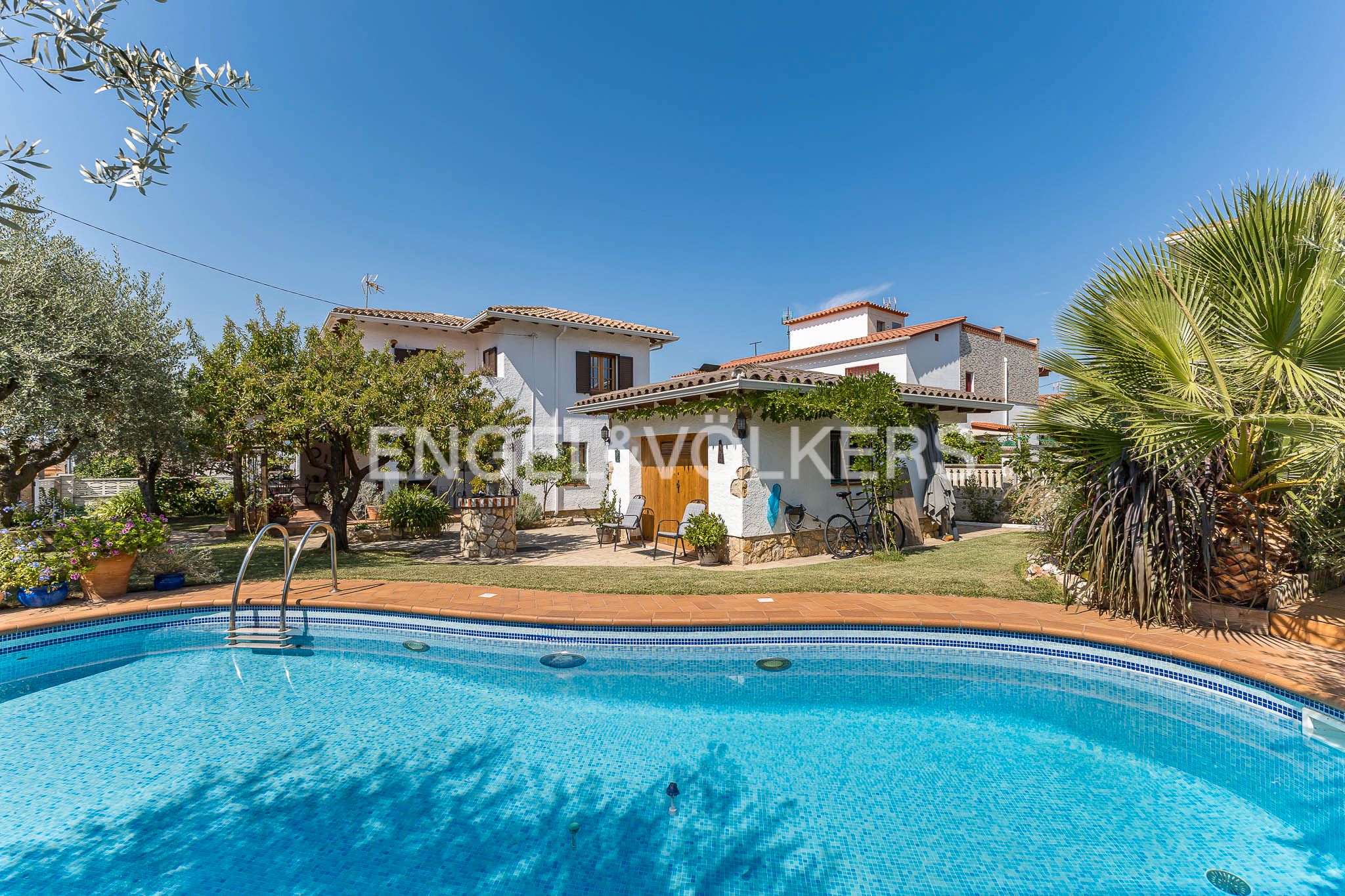 Vista exterior de Casa o xalet en venda en Torredembarra amb Aire condicionat, Calefacció i Jardí privat