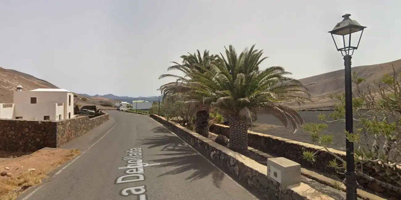Vista exterior de Casa o xalet en venda en Yaiza amb Aire condicionat, Jardí privat i Terrassa