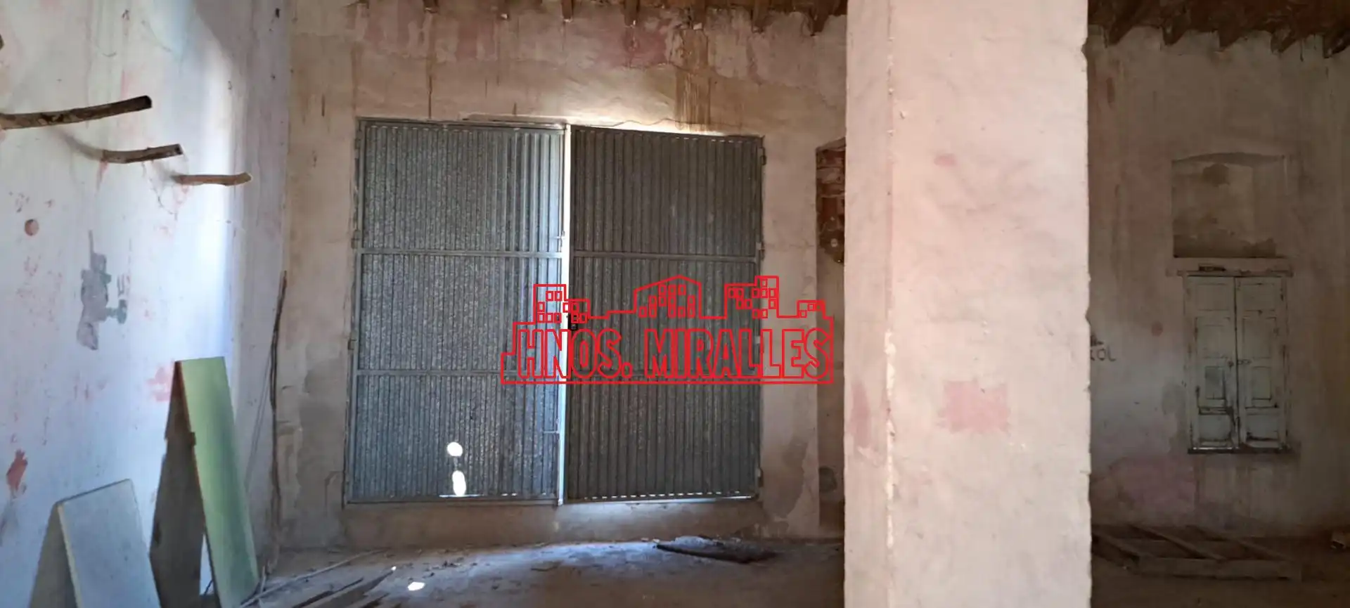 Commercial properties for sale in Hondón de las Nieves / El Fondó de les Neus
