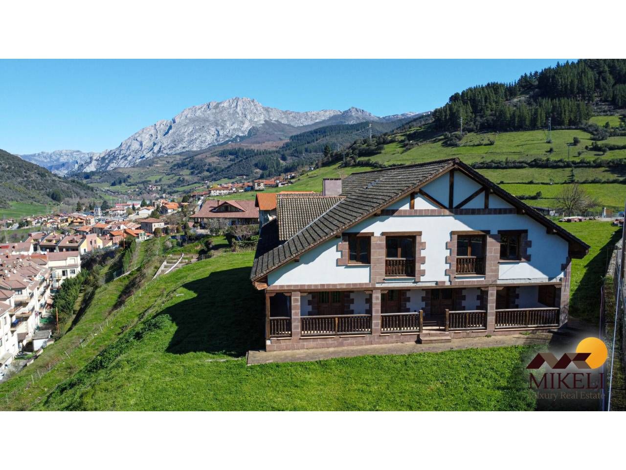 Vista exterior de Edificio en venta en Potes