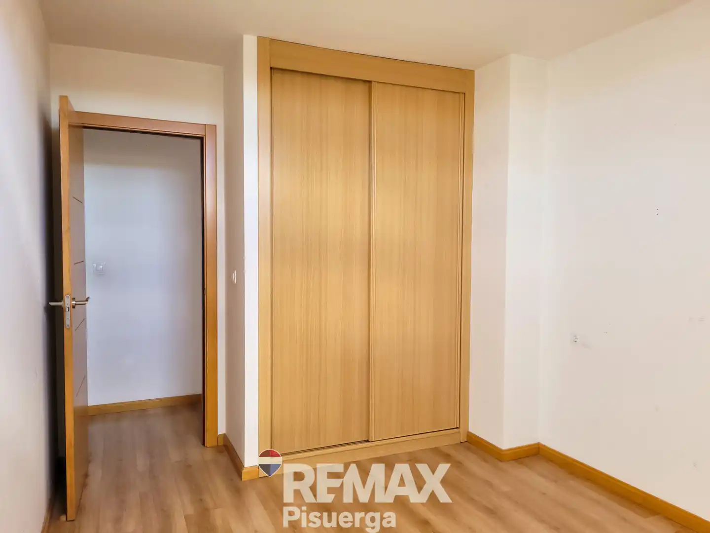 Schlafzimmer von Wohnung zum Verkauf in Santovenia de Pisuerga mit Heizung, Abstellraum und Balkon