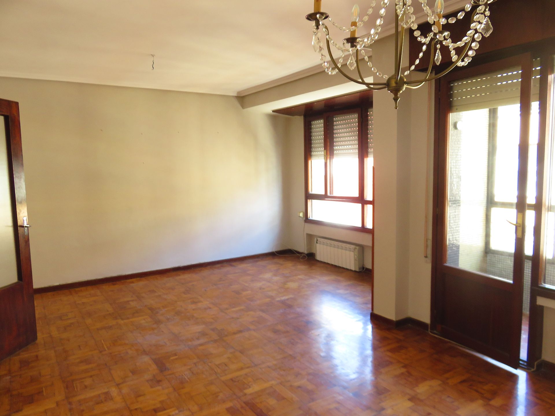 Sala de estar de Piso en venta en Avilés con Calefacción, Terraza y Horno