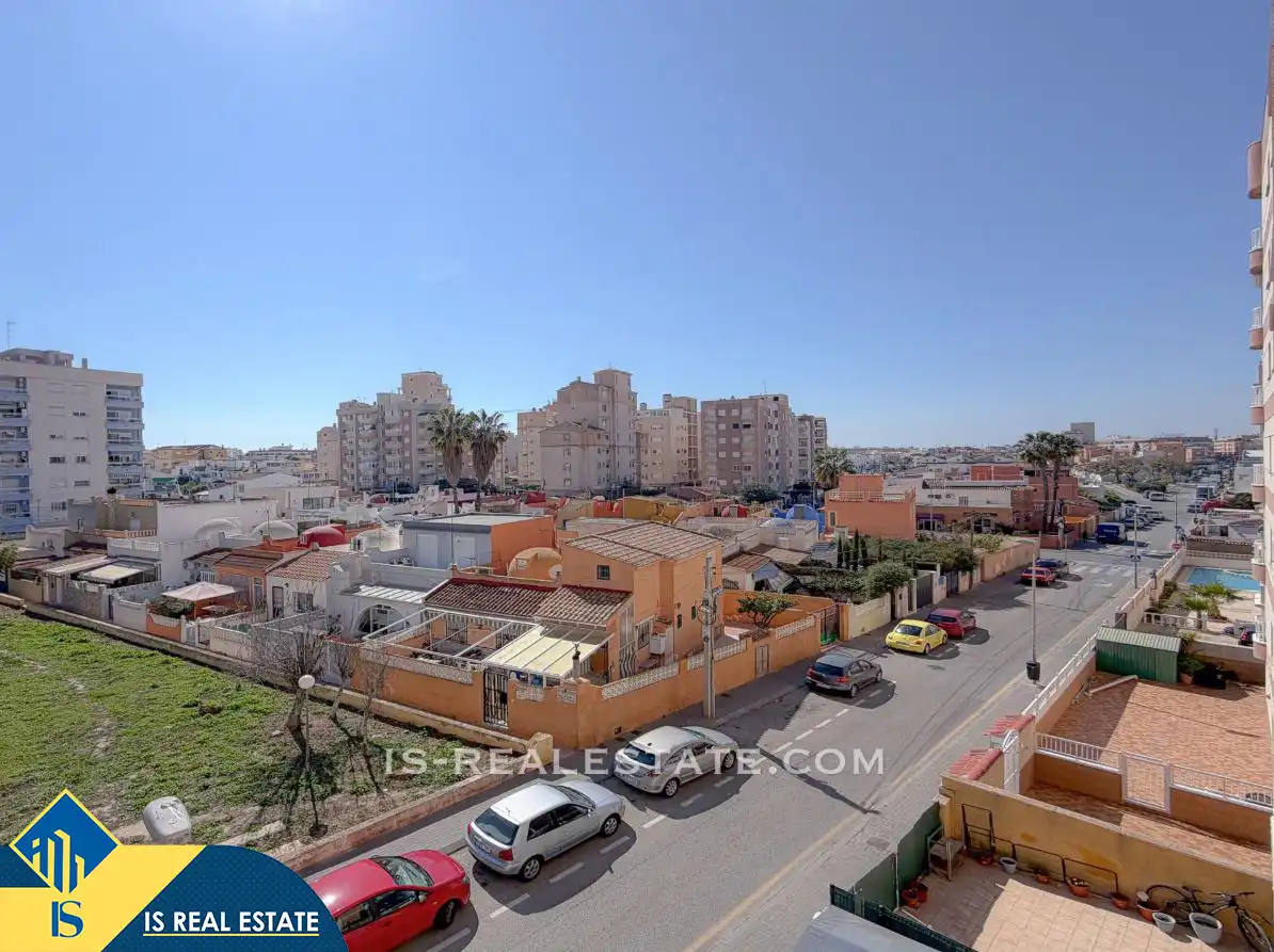 Vista exterior de Apartament en venda en Torrevieja amb Calefacció, Moblat i Forn