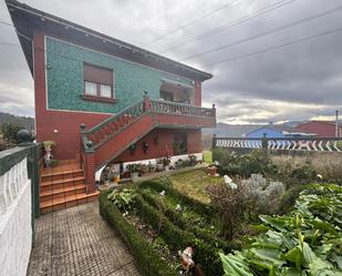 Vista exterior de Casa o xalet en venda en Langreo amb Calefacció, Terrassa i Traster