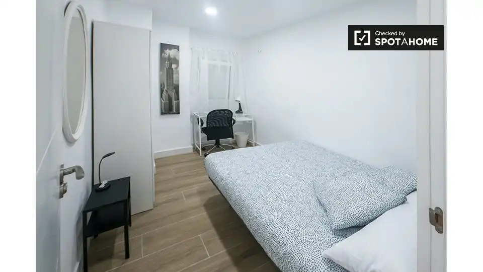 Bedroom of Flat for rent in Valencia  with Air Conditioner, Heating and Furnished