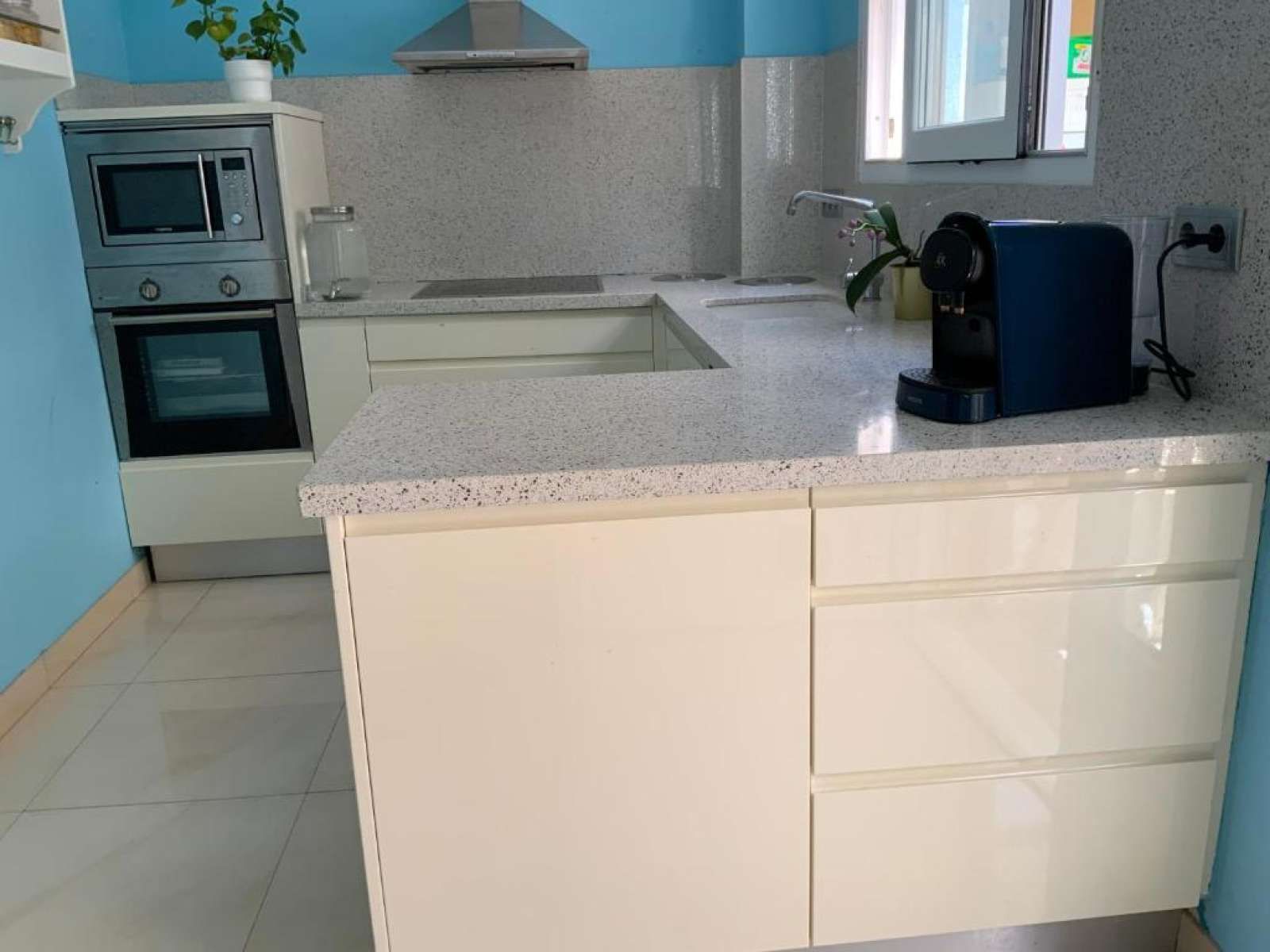 Cocina de Apartamento para compartir en Cullera con Aire acondicionado, Terraza y Amueblado