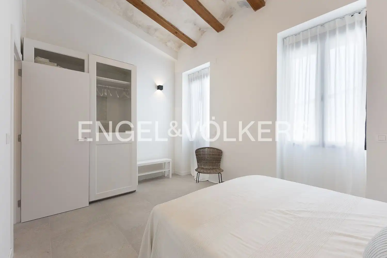Schlafzimmer von Wohnung zur Miete in Valencia mit Klimaanlage, Heizung und Möbliert