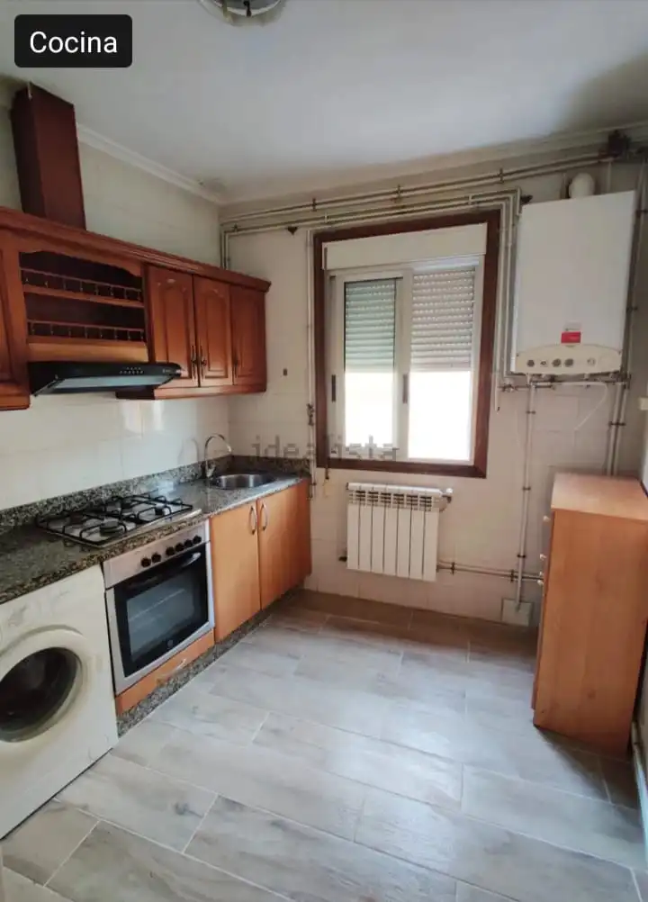 Cocina de Casa o chalet en venta en Ourense Capital  con Calefacción, Jardín privado y Trastero