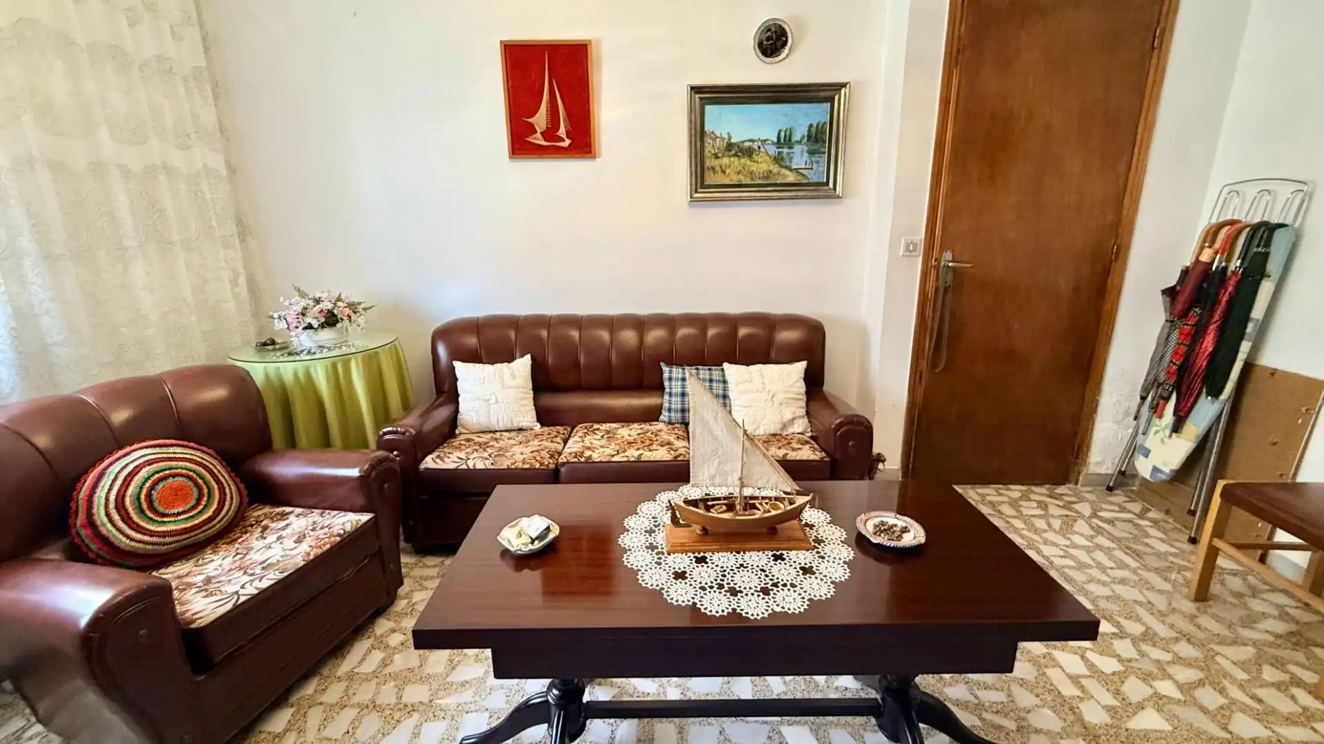 Sala d'estar de Casa o xalet en venda en Torrecilla del Pinar amb Jardí privat, Traster i Moblat