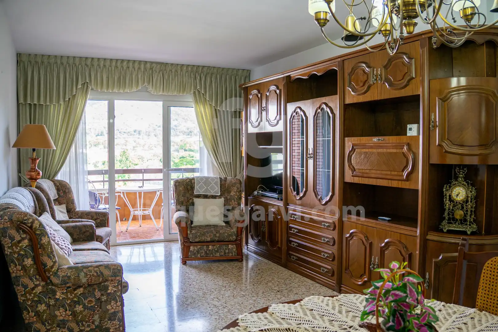 Sala de estar de Piso en venta en L'Hospitalet de Llobregat con Calefacción y Balcón