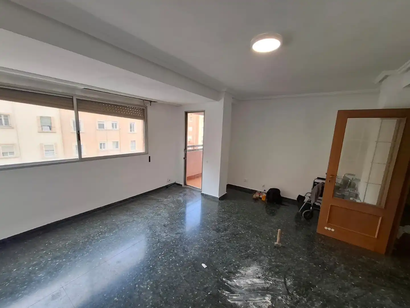 Flat for rent in Valencia  with Air Conditioner, Private garden and Balcony