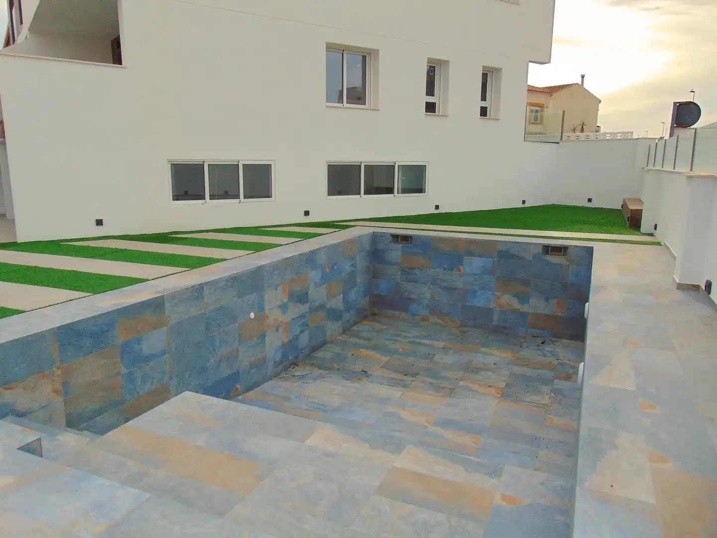 Piscina de Casa adosada en venta en San Pedro del Pinatar con Aire acondicionado, Calefacción y Jardín privado